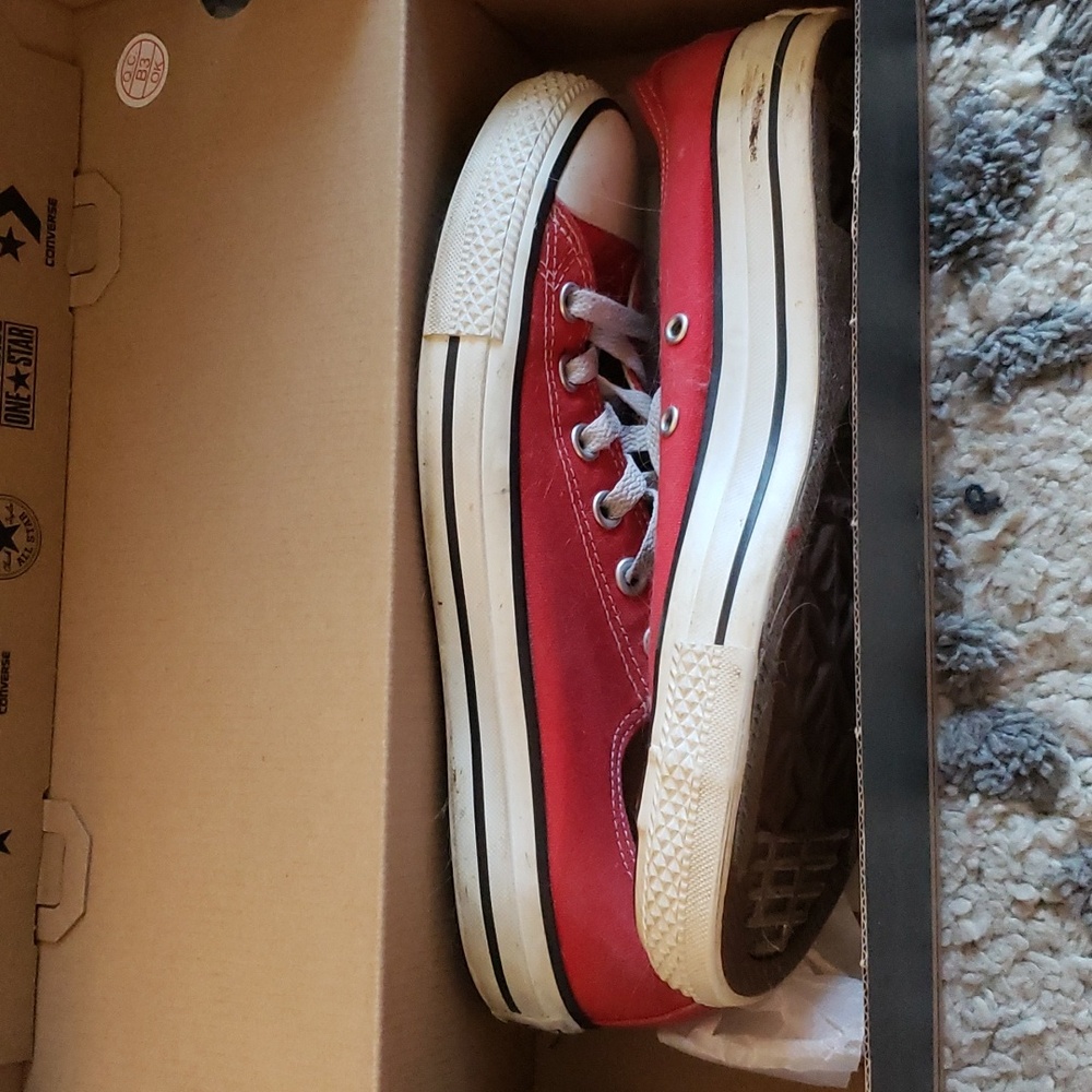 Converse low top red all star - 7.5 men's 9.5 womens